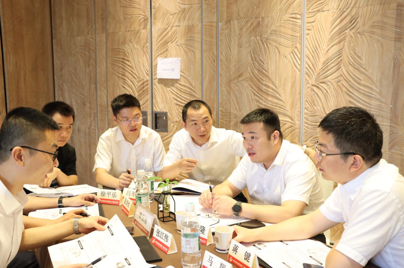 2021年6月25日-26日，星空电子二建组织开展了2021年中高层主管执行力培训。本次培训特邀清华、北大、上海交大总裁班讲师，中国企业家协会特聘高级讲师许晋老师进行授课。