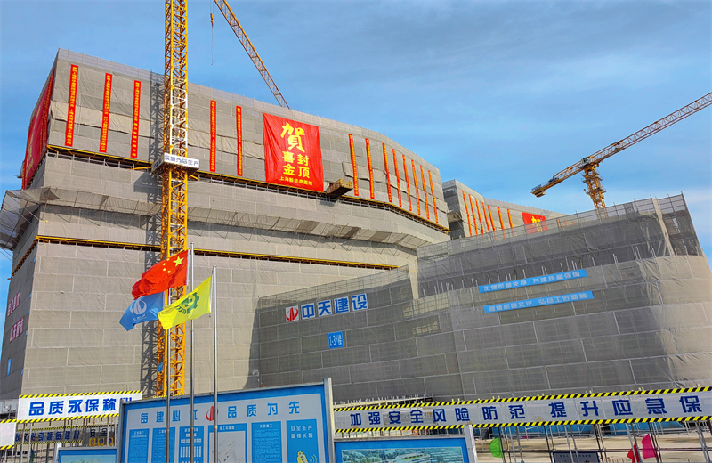 2024年10月30日，星空电子三建上海新华泰医院项目主体封顶。